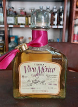 Cargar imagen en el visor de la galería, Tequila Viva México Extra Añejo 5 años 100% Agave - 700 ml botellas 193 de 210; 131 de 210 Predio: La Roblada
